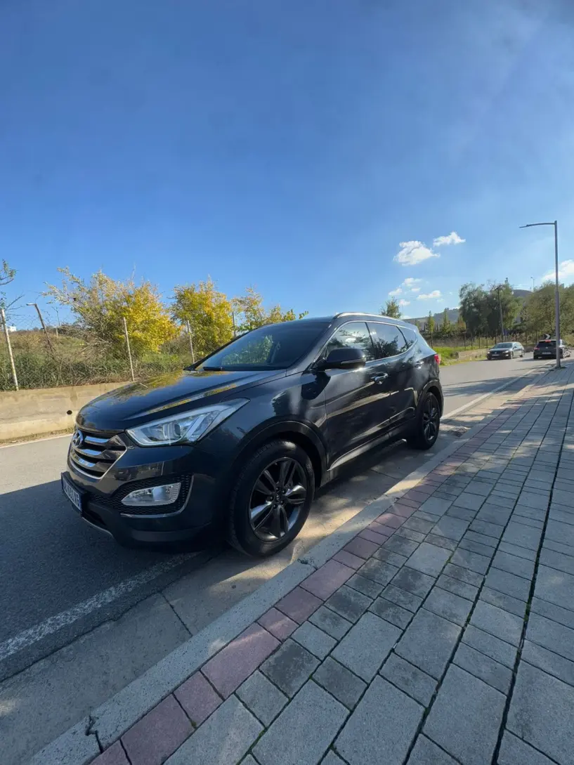 Merrni me qira një makinë në Tirana