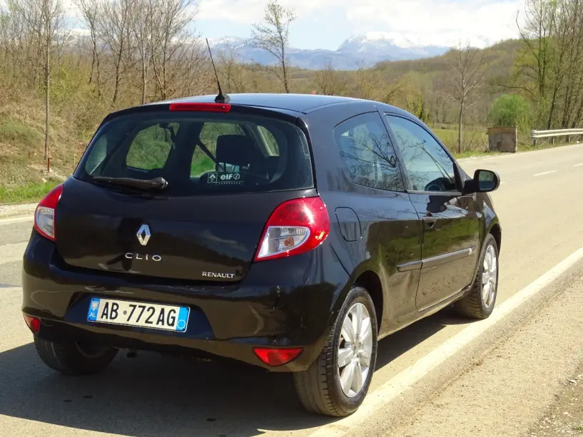 Rent a car in Sarandë