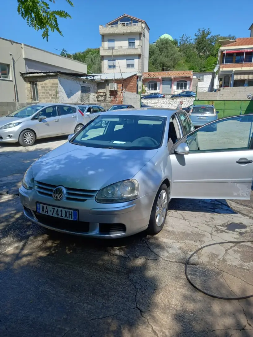 Noleggia un'auto a Tirana Noleggia un'auto a Tirana