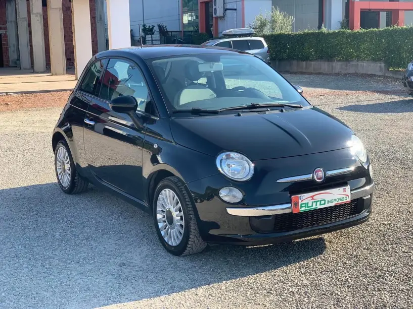 Alquila un coche en Tirana