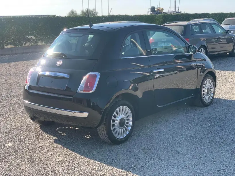 Alquila un coche en Tirana