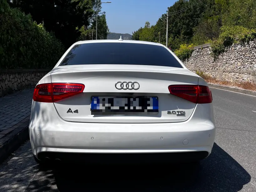Noleggia un'auto a Tirana