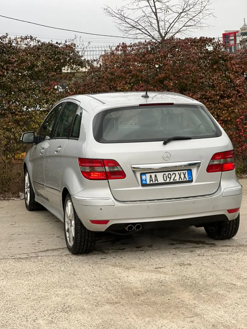 Alquila un coche en Tirana Alquila un coche en Tirana