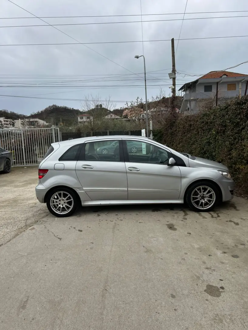 Alquila un coche en Tirana Alquila un coche en Tirana