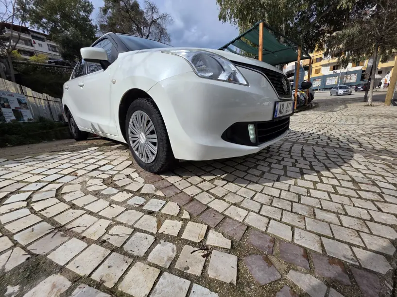 Alquila un coche en Sarandë