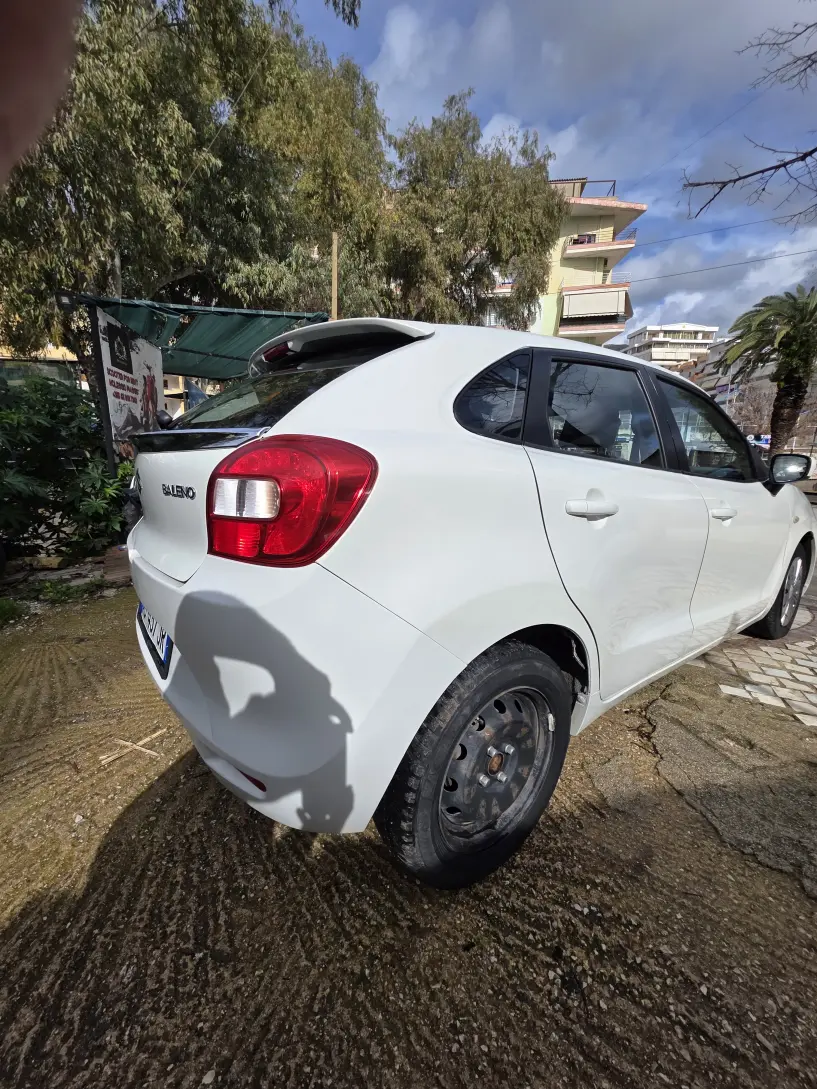 Alquila un coche en Sarandë