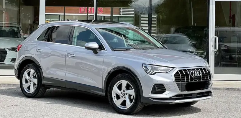 Merrni me qira një makinë në Tirana