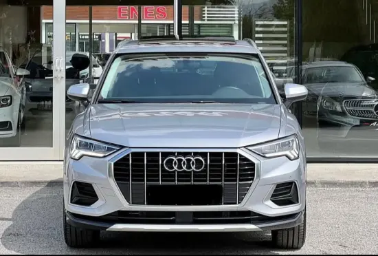 Merrni me qira një Audi Q3 të vitit 2022 në Tirana