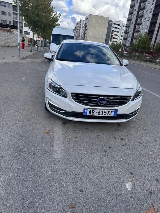 Wynajmij Volvo V60 z 2016 roku w Tirana