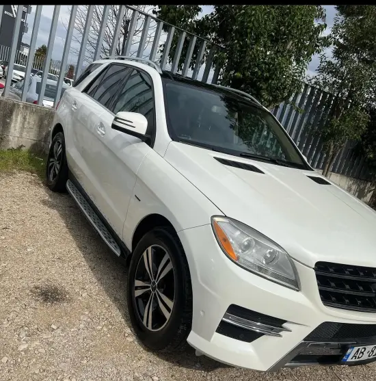 Merrni me qira një Mercedes-Benz ML 350 të vitit 2015 në Tirana