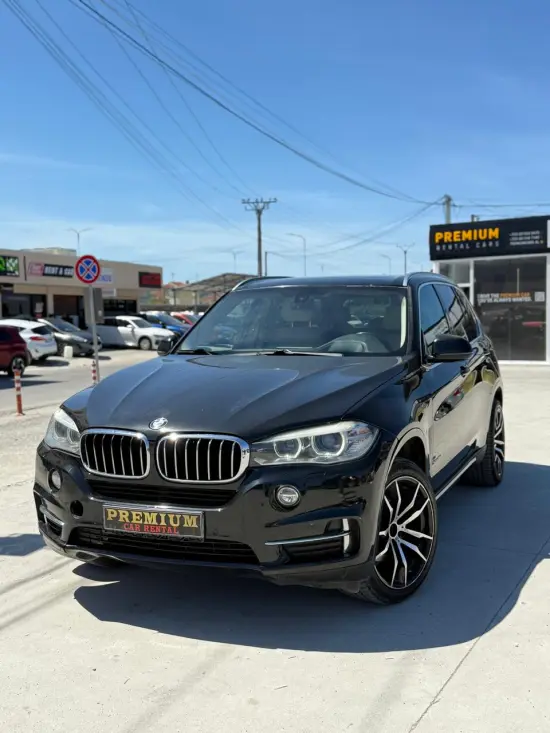 Alquila un 2015 BMW X5 en Tirana
