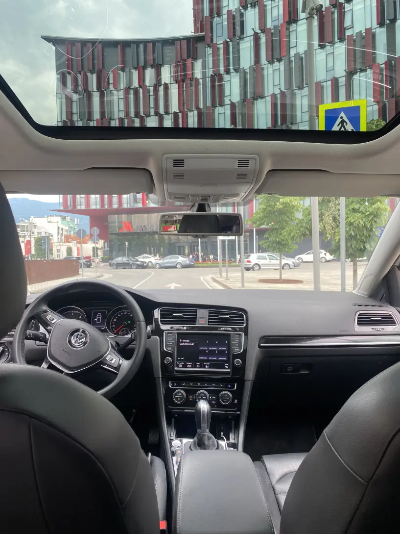 Noleggia un'auto a Tirana