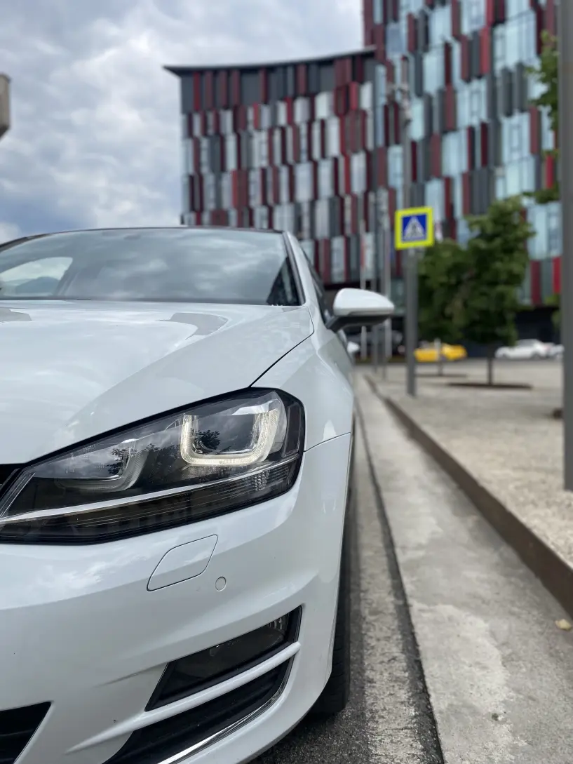 Noleggia un'auto a Tirana