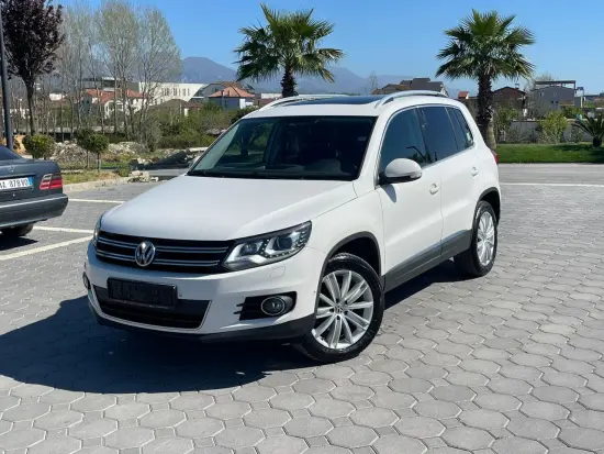 Noleggia una Volkswagen Tiguan dell'anno 2014 a Tirana