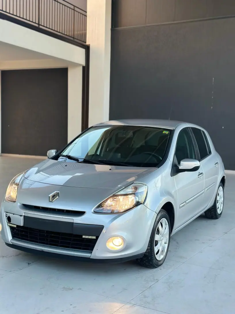 Alquila un coche en Tirana