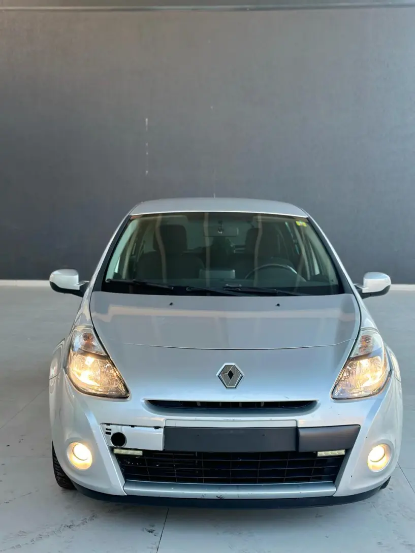 Alquila un coche en Tirana