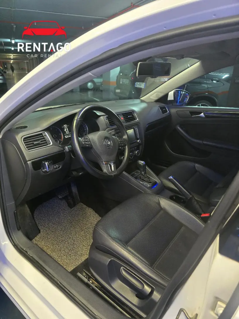 Noleggia un'auto a Tirana