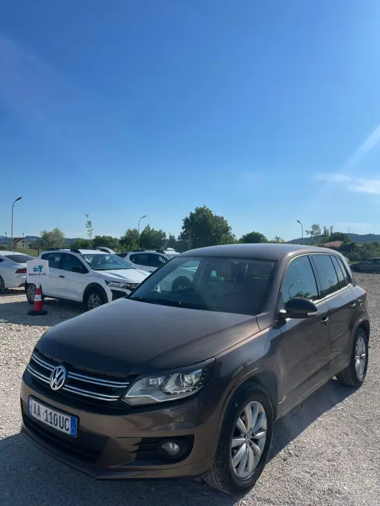 Noleggia una Volkswagen Tiguan dell'anno 2013 a Tirana