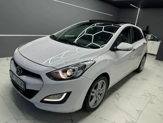Alquila un 2013 Hyundai i30 en Tirana