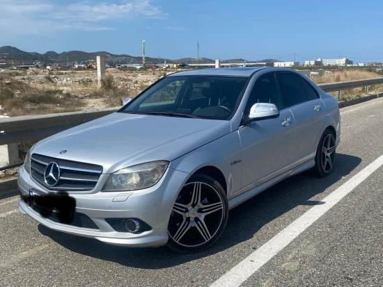 Louer une Mercedes-Benz C 220 de l'année 2008 à Tirana