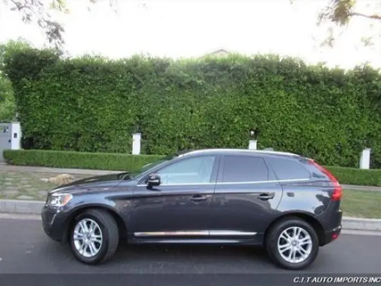 Alquila un 2016 Volvo XC60 en Tirana