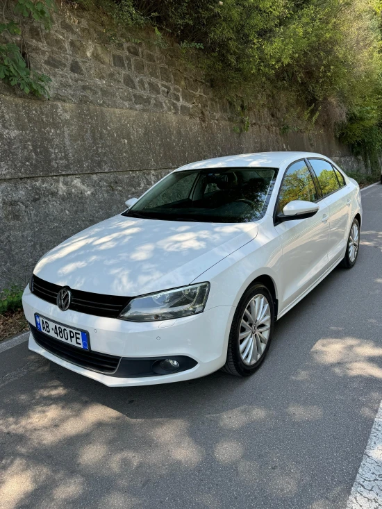 Rent a 2014 Volkswagen Jetta in Elbasan