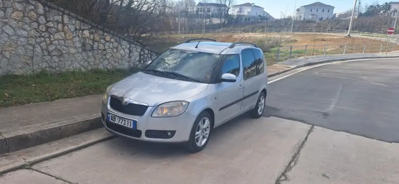 Alquila un coche en Tirana