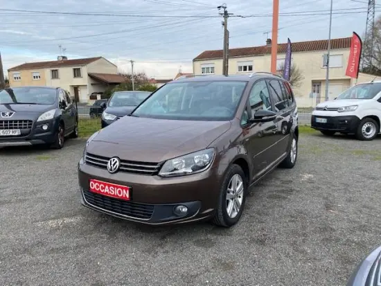 Rent a 2015 Volkswagen Touran in Tirana