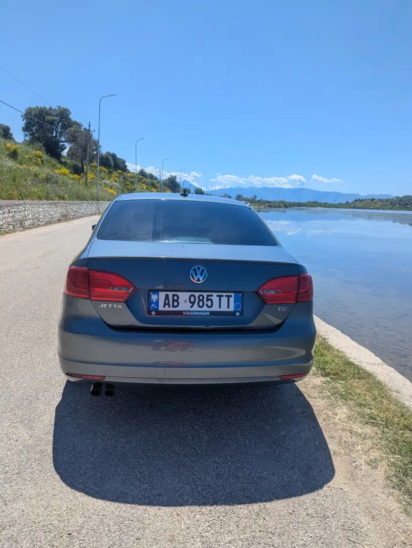 Alquila un coche en Tirana