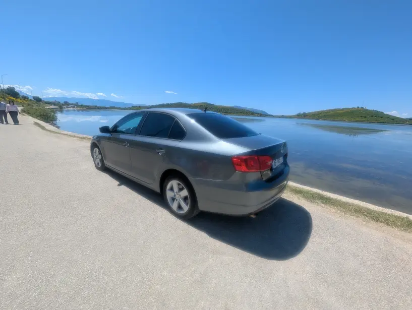 Alquila un coche en Tirana
