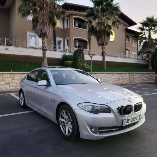 Louer une BMW 520 de l'année 2016 à Tirana