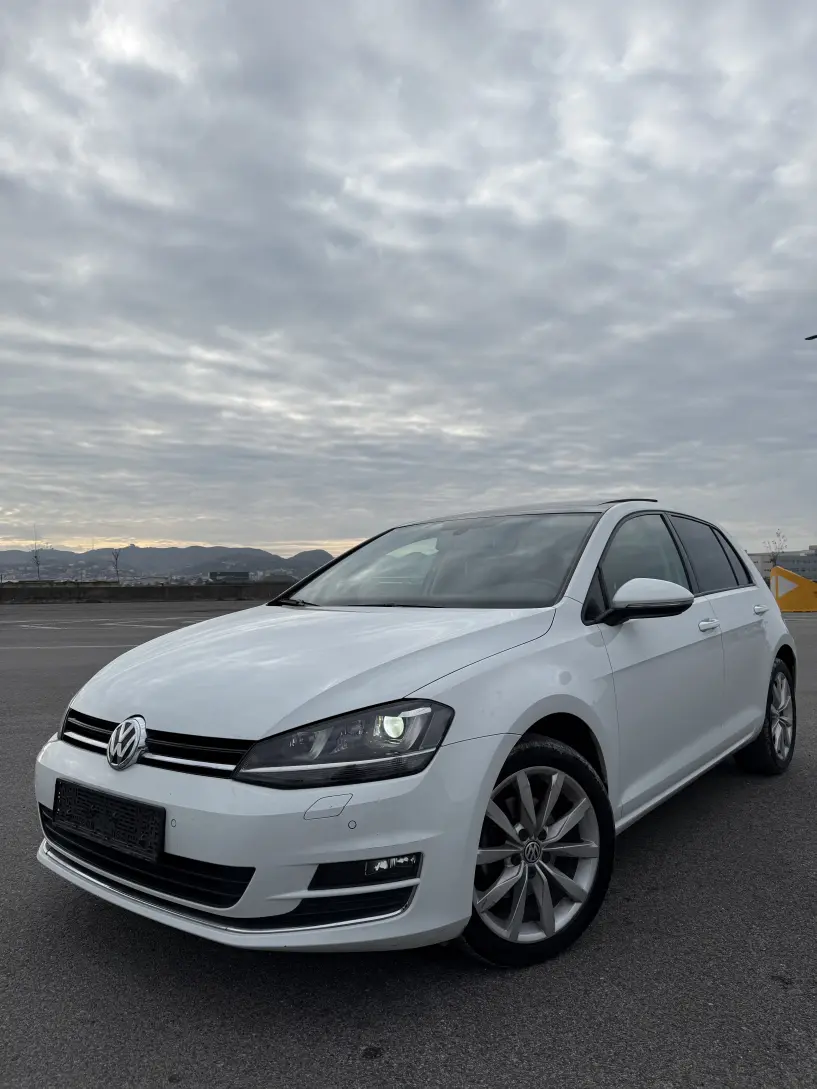 Merrni me qira një makinë në Durrës