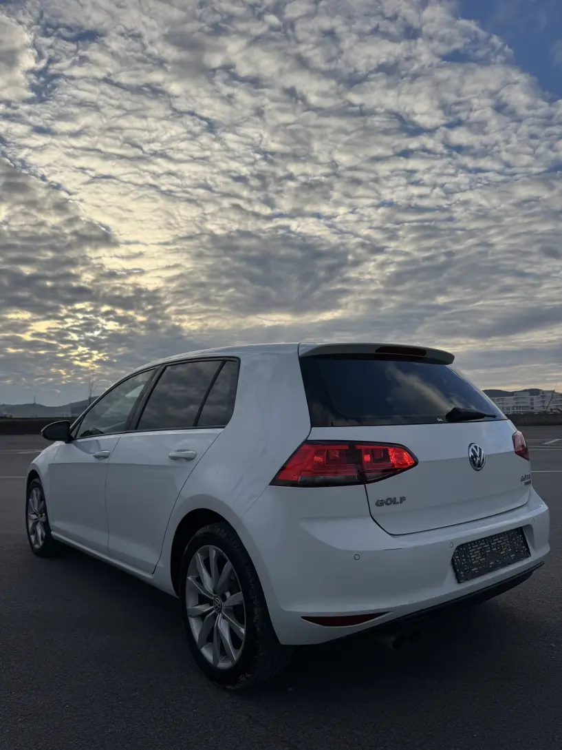 Merrni me qira një makinë në Durrës