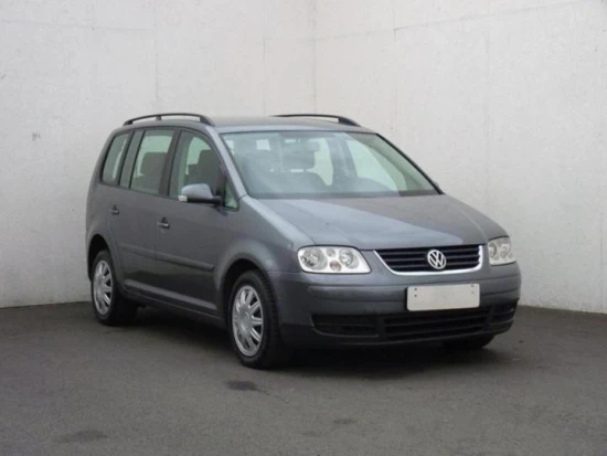 Rent a 2005 Volkswagen Touran in Tirana