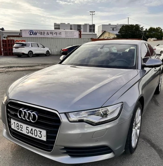 Louer une Audi A6 de l'année 2012 à Tirana