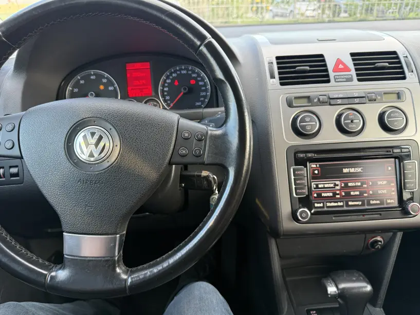 Merrni me qira një makinë në Tirana