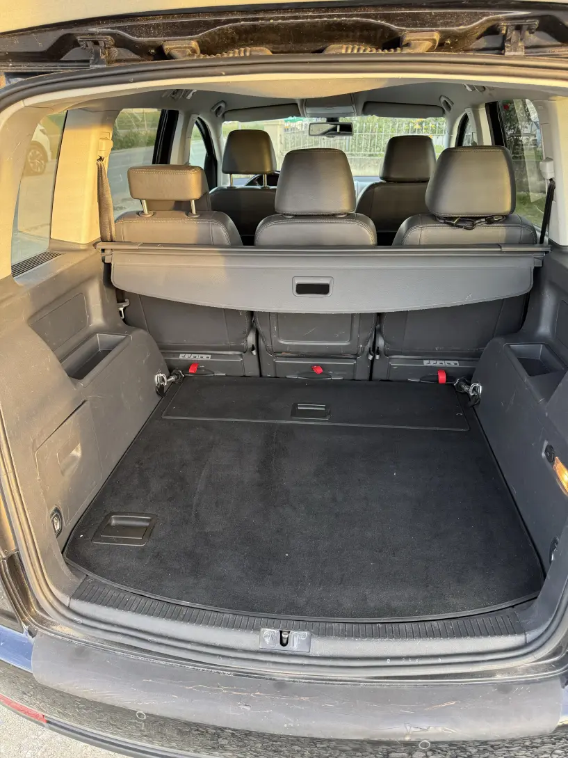 Merrni me qira një makinë në Tirana