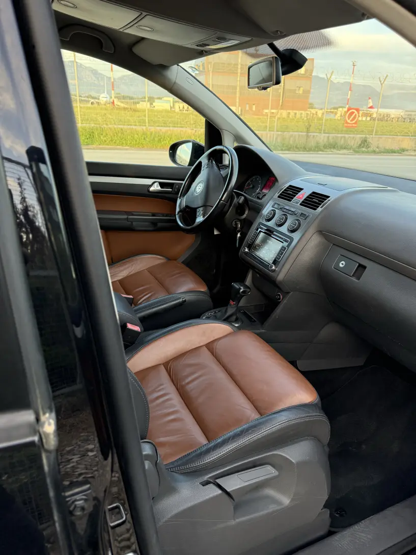 Merrni me qira një makinë në Tirana