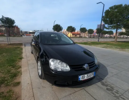 Rent a 2005 Volkswagen Golf 5 in Tirana