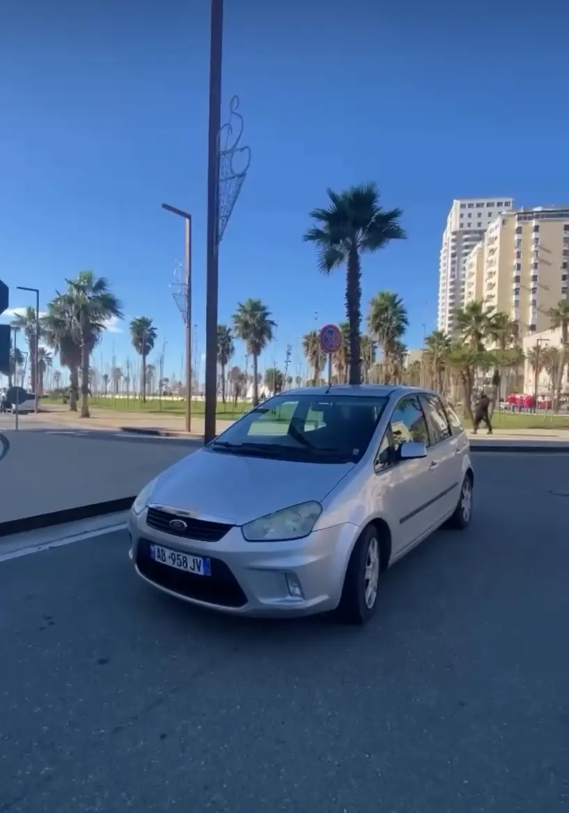 Louer une voiture à Tirana