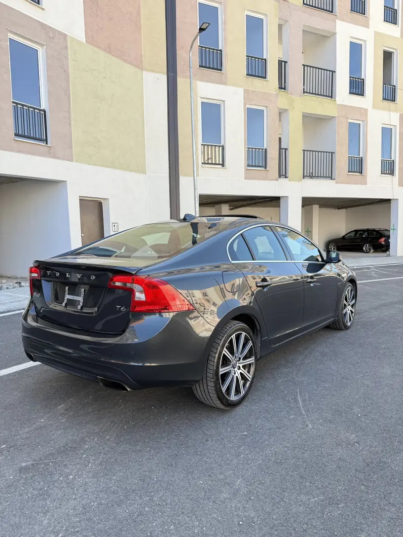 Wynajmij samochód w Tirana