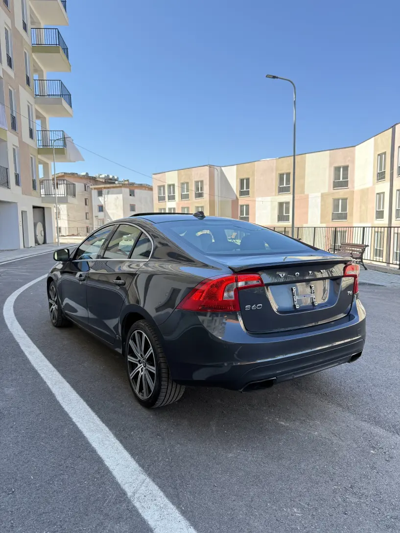 Wynajmij samochód w Tirana