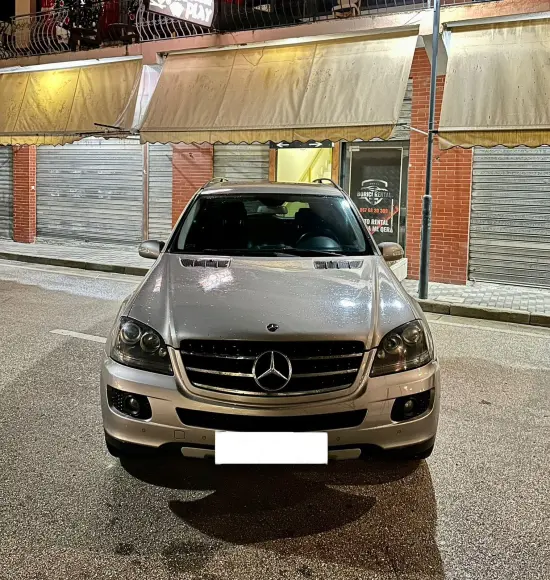 Merrni me qira një Mercedes-Benz ML 350 të vitit 2009 në Tirana