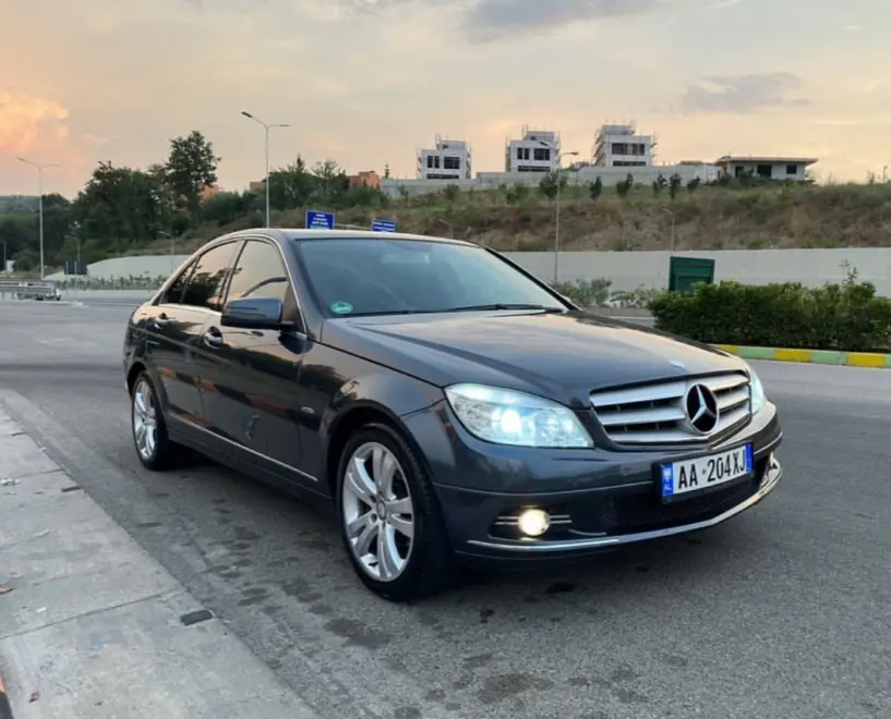 Louer une voiture à Tirana