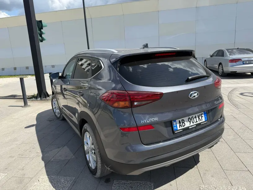 Merrni me qira një makinë në Tirana Merrni me qira një makinë në Tirana