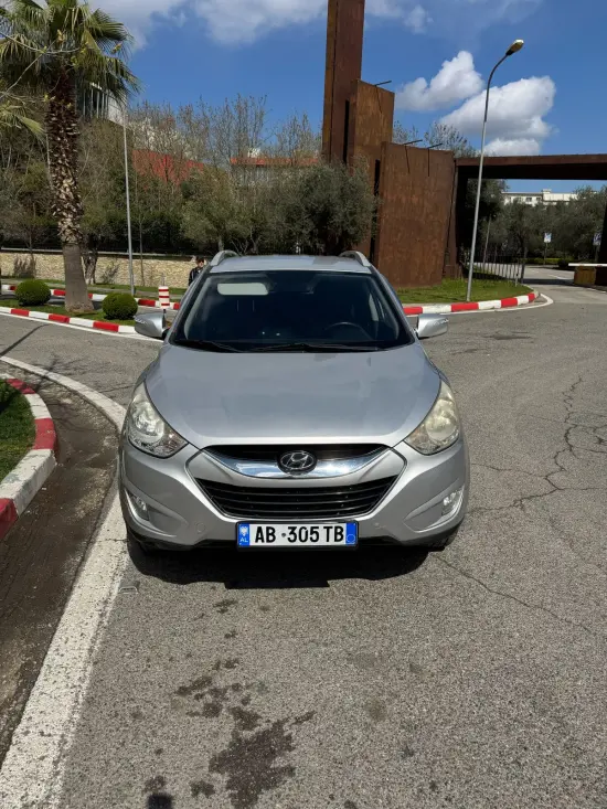 Merrni me qira një Hyundai Tucson të vitit 2009 në Tirana