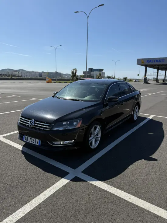 Alquila un 2015 Volkswagen Passat en Durrës