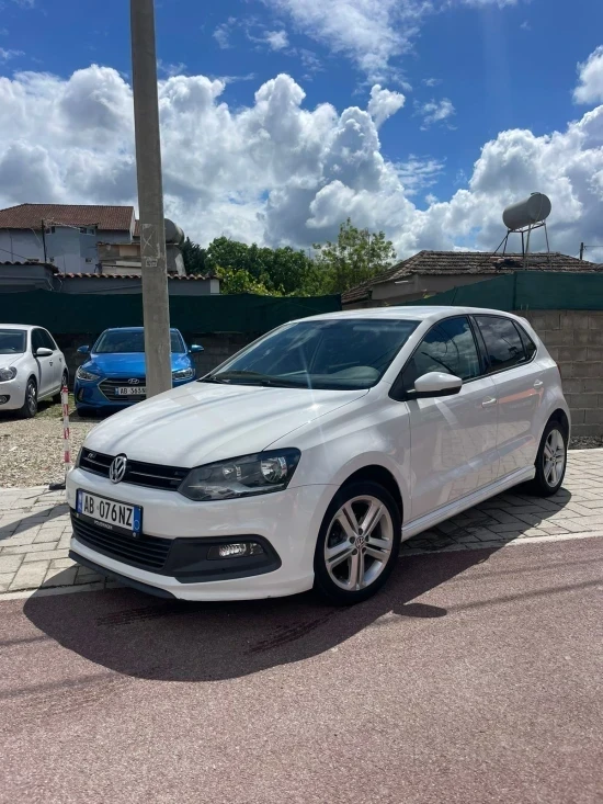 Wynajmij Volkswagen Polo z 2015 roku w Tirana