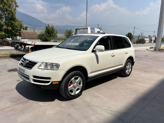 Rent a 2009 Volkswagen Touareg in Gjirokastër