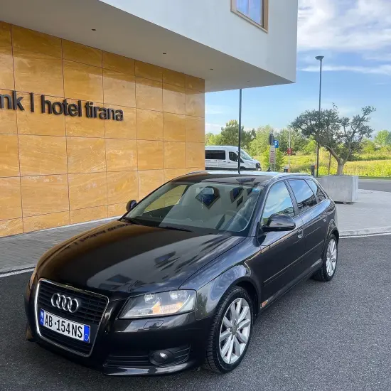 Noleggia una Audi A3 dell'anno 2012 a Tirana